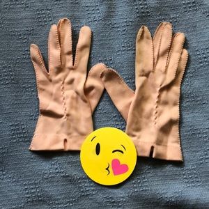 Vintage size 6.5 dress gloves.